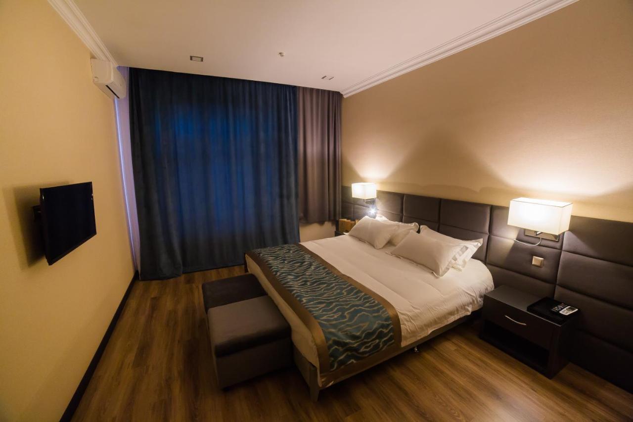 Golden Hotel Bisjkek Buitenkant foto