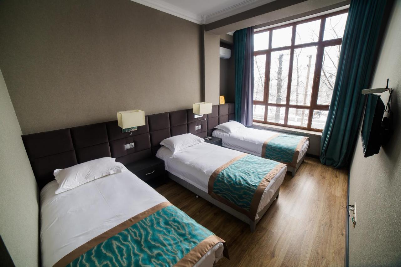 Golden Hotel Bisjkek Buitenkant foto