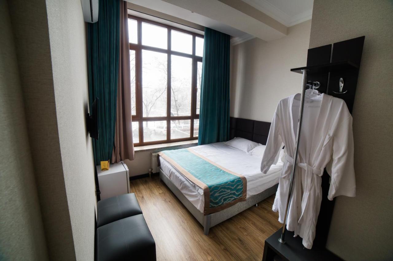 Golden Hotel Bisjkek Buitenkant foto