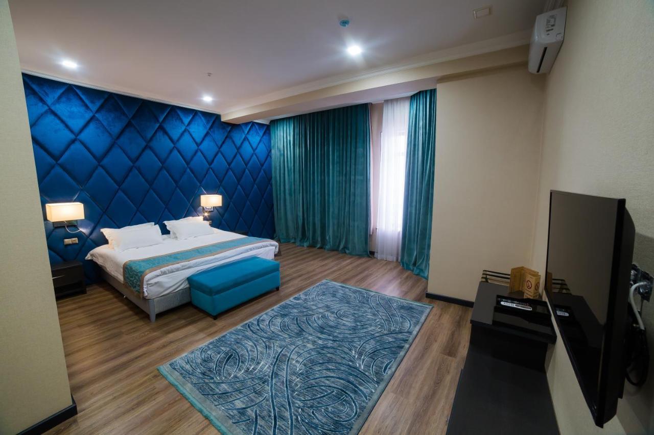 Golden Hotel Bisjkek Buitenkant foto
