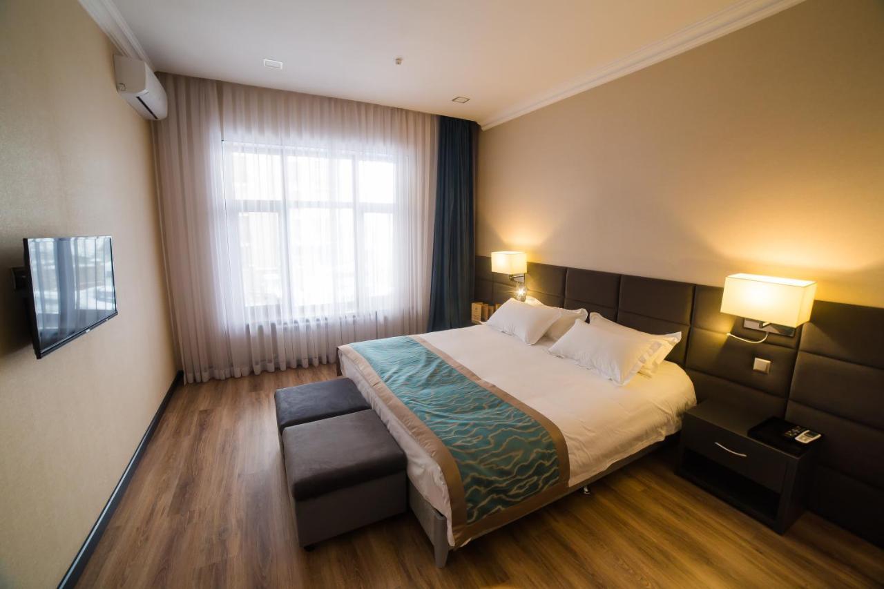 Golden Hotel Bisjkek Buitenkant foto